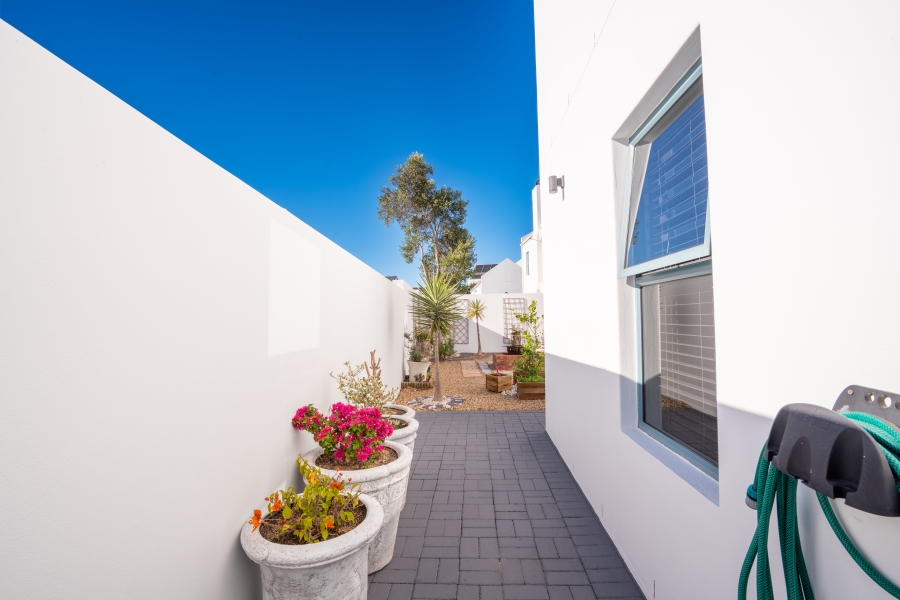3 Bedroom Property for Sale in Blue Lagoon Western Cape
